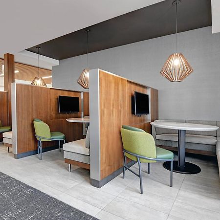 Courtyard By Marriott Manhattan Aggieville Exterior foto