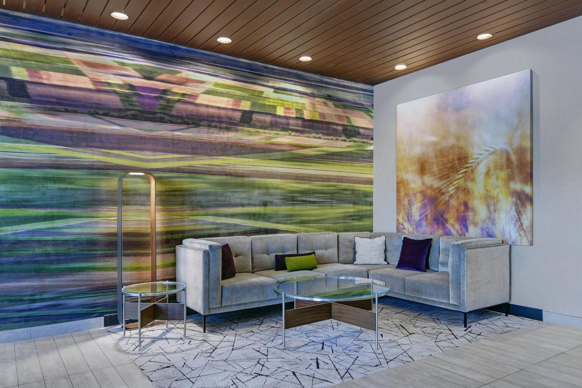 Courtyard By Marriott Manhattan Aggieville Exterior foto