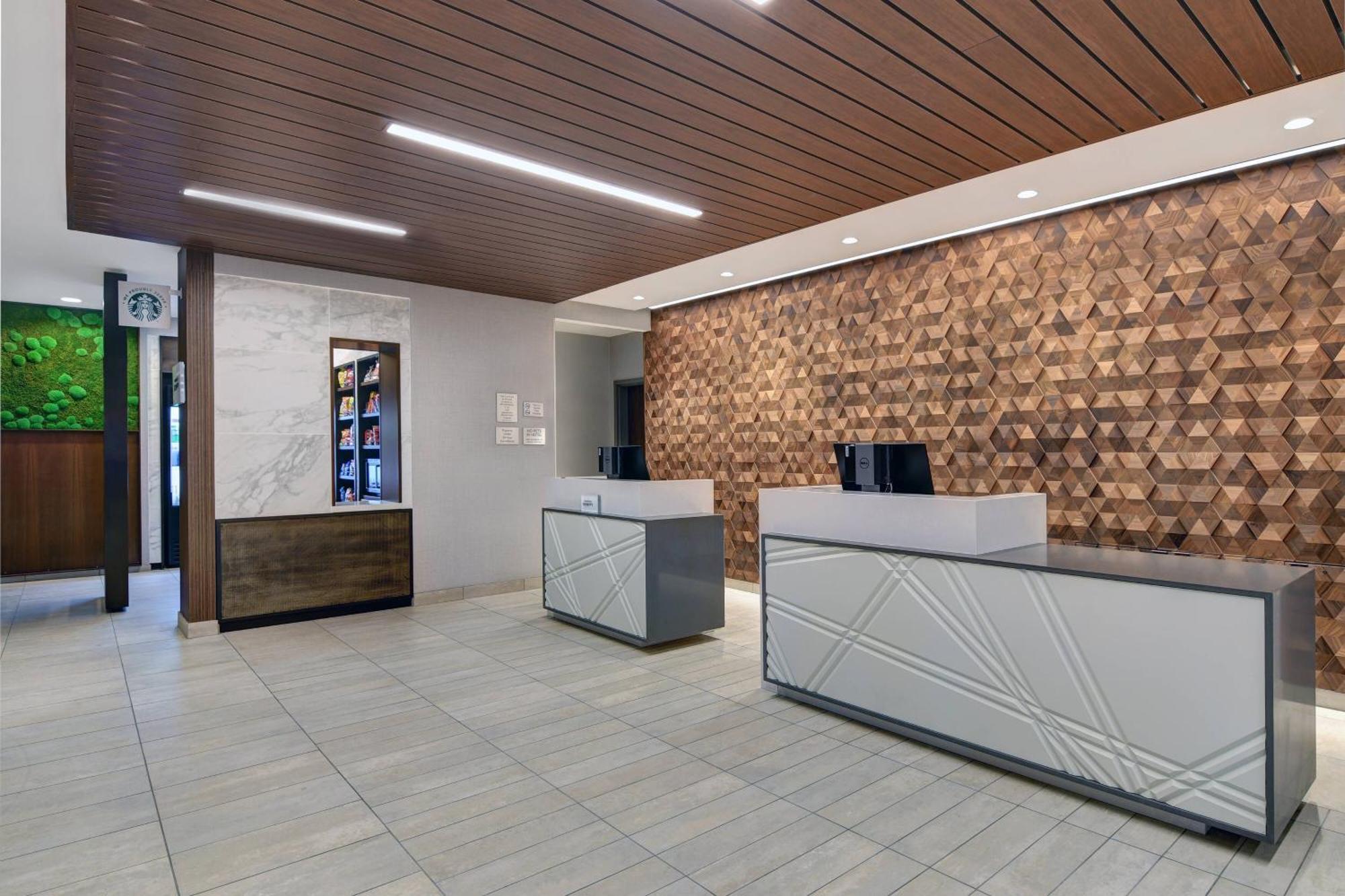 Courtyard By Marriott Manhattan Aggieville Exterior foto
