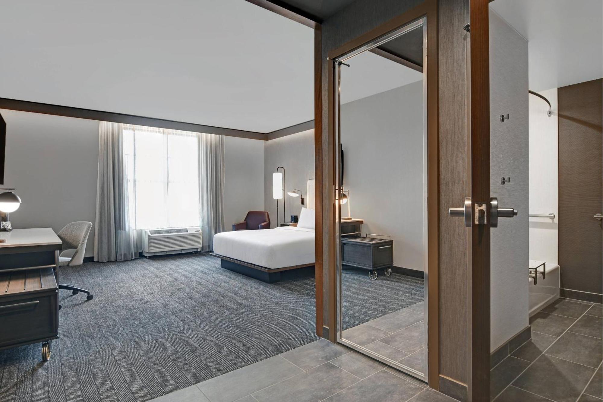 Courtyard By Marriott Manhattan Aggieville Exterior foto