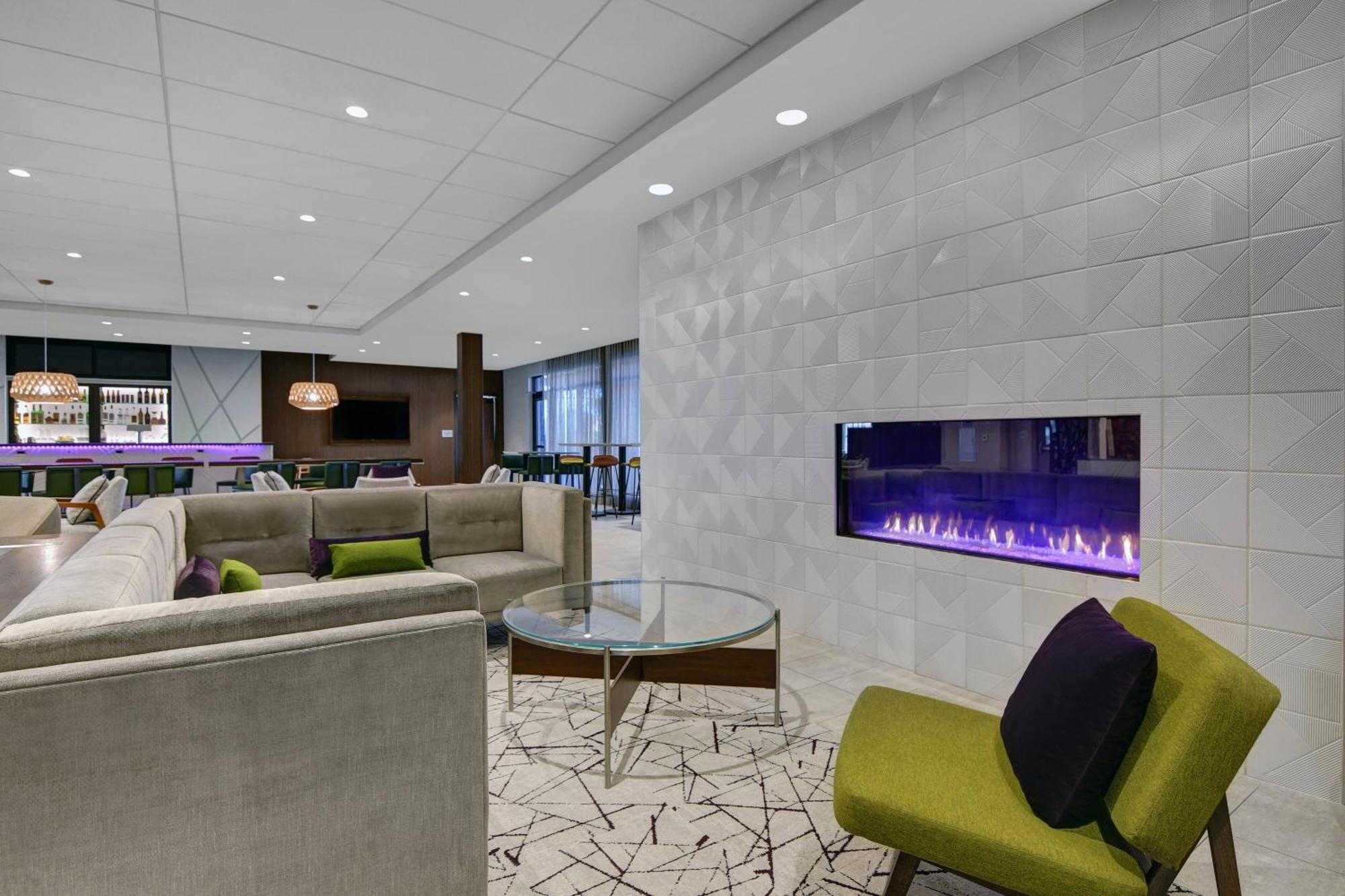 Courtyard By Marriott Manhattan Aggieville Exterior foto